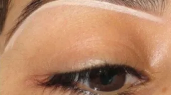 طريقة تشقير الحواجب بالبيت