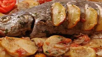 طريقة عمل صينية السمك بالبطاطس بالفرن