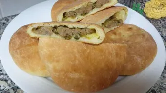 طريقة عمل عيش باللحمة المفرومة