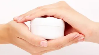 طريقة عمل كريم مرطب لليد