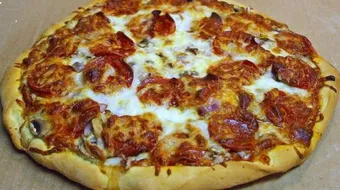 طريقة عمل عجينة البيتزا السريعة