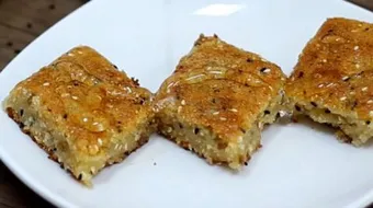 طريقة عمل الحلبة بالسميد والطحين