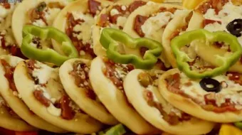 طريقة عمل البيتزا الصغيرة