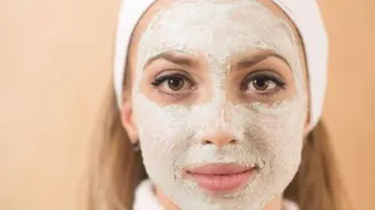 طريقة عمل ماسك النشا والليمون