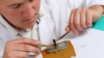 كيفية صنع بركان تجريبي