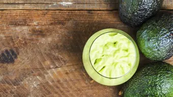 طريقة عمل عصير الأفوكادو بالحليب