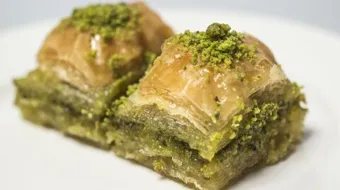 طريقة عمل بقلاوة