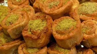 طريقة عمل بقلاوة بالجوز