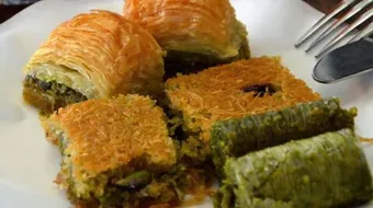 طريقة عمل بقلاوة بالفستق