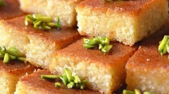 طريقة عمل بسبوسة بالقشطة وجوز الهند