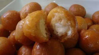 طريقة عمل لقيمات بالجبن