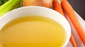 طريقة عمل مرق الدجاج