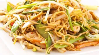 طريقة عمل نودلز صيني بالخضار