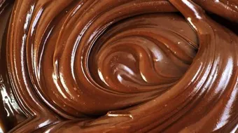 طريقة عمل شوكولاتة لتزيين الكيك