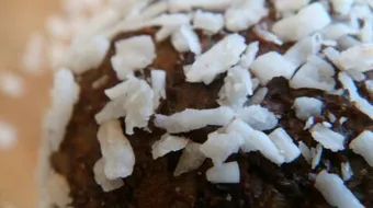 طريقة صنع كرات جوز الهند