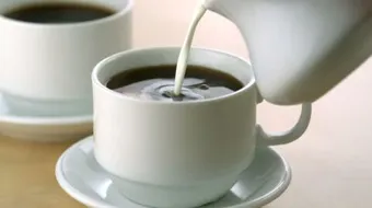 طريقة عمل قهوة بالحليب