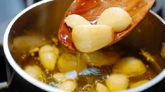 طريقة عمل زيت الثوم المركز