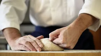 طريقة عمل عجينة للمعجنات