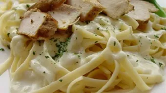 طريقة عمل فيتوتشيني بالدجاج والفطر