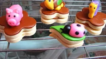 طريقة عمل أشكال بعجينة السكر