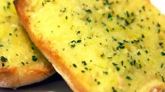 طريقة عمل الخبز بالثوم