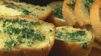 طريقة عمل خبز بالثوم والجبن