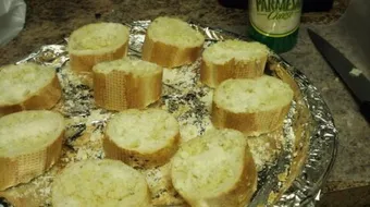 كيفية عمل الخبز بالثوم