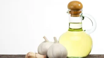 كيف تصنع زيت الثوم