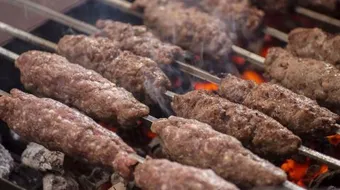 طريقة عمل كفتة مشوية على الفحم