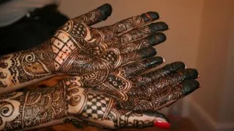 كيف نجعل الحناء سوداء