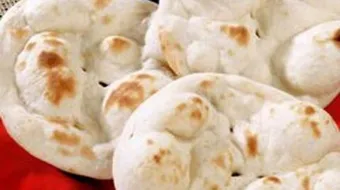 طريقة عمل الخبز العراقي بالتنور