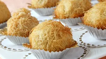 طريقة عمل كرات الكنافة بالقشطة