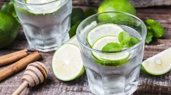 طريقة عمل عصير الليمون بالنعناع المثلج