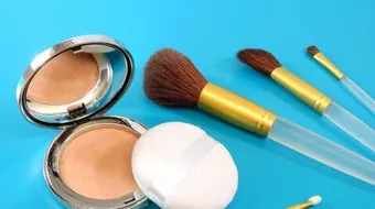 كيفية صنع المكياج في البيت