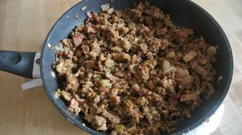 طريقة عمل عصاج اللحمة المفرومة