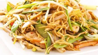 طريقة عمل النودلز بالدجاج