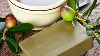 كيف يصنع صابون زيت الزيتون
