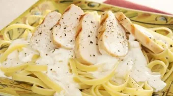 طريقة عمل الباستا بالدجاج والصلصة البيضاء