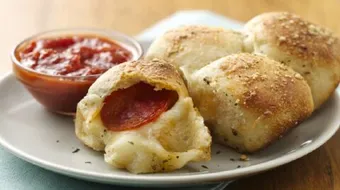 طريقة عمل كرات البيتزا