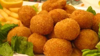 طريقة عمل كرات البطاطس بالجبن