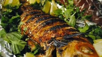 طريقة عمل السمك المشوي بالردة