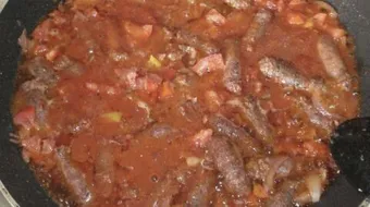 طريقة عمل السجق بالبصل والطماطم