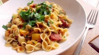 طريقة عمل السجق مع المعكرونة