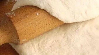 طريقة عمل عجينة بيتزا طرية