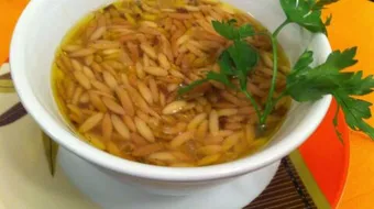 طريقة عمل لسان العصفور بمرق الدجاج