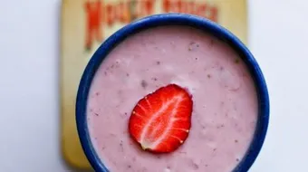 طريقة عمل زبادي بالفراولة