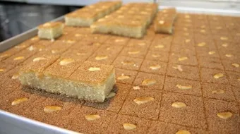 طريقة عمل النمورة بالسميد