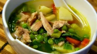 طريقة عمل شوربة خضار بالدجاج