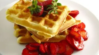 طريقة عمل الوافل مع الفواكه
