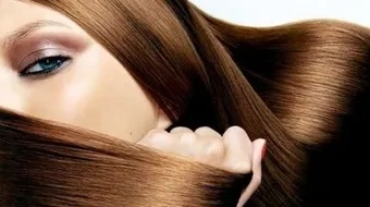 طريقة تجعل شعرك لامعاً براقاً